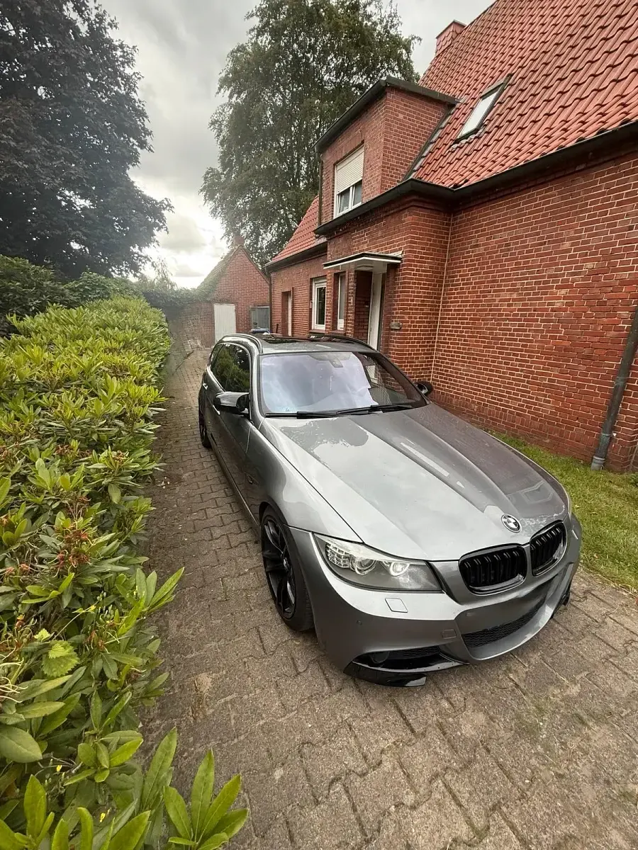 Gebraucht BMW 325 M Sport 245 PS (180 kW) 2012 Grau Kombi