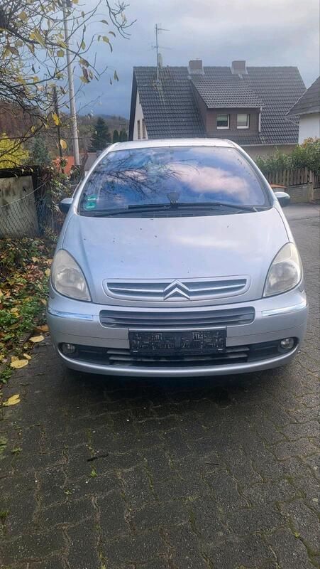 Grau Gebraucht 2009 Citroën Xsara Picasso Van / Kleinbus | 990 € (Guter Preis) - Bild 1/4