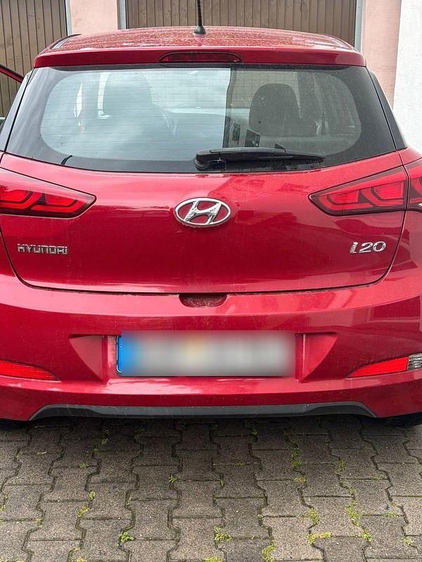 Rot Gebraucht 2017 Hyundai i20 YES! Kleinwagen | 6.666 € (Guter Preis) - Bild 1/4