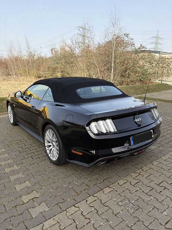 Gebraucht Ford Mustang GT Convertible 421 PS (309 kW) 2016 Schwarz Cabrio