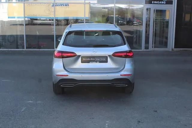 Gebraucht Mercedes B180 Progressive 136 PS (100 kW) 2025 Silber Kleinwagen