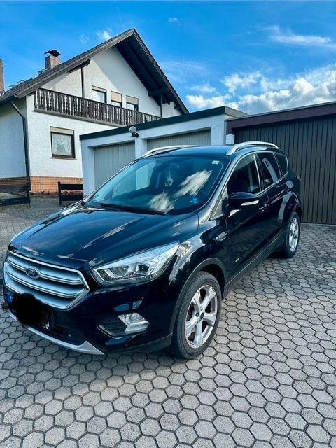 Schwarz Gebraucht 2017 Ford Kuga Titanium SUV | 14.500 € (Guter Preis) - Bild 1/4