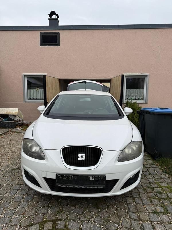 Weiß Gebraucht 2013 Seat Leon Kleinwagen | 3.800 € (Guter Preis) - Bild 1/4