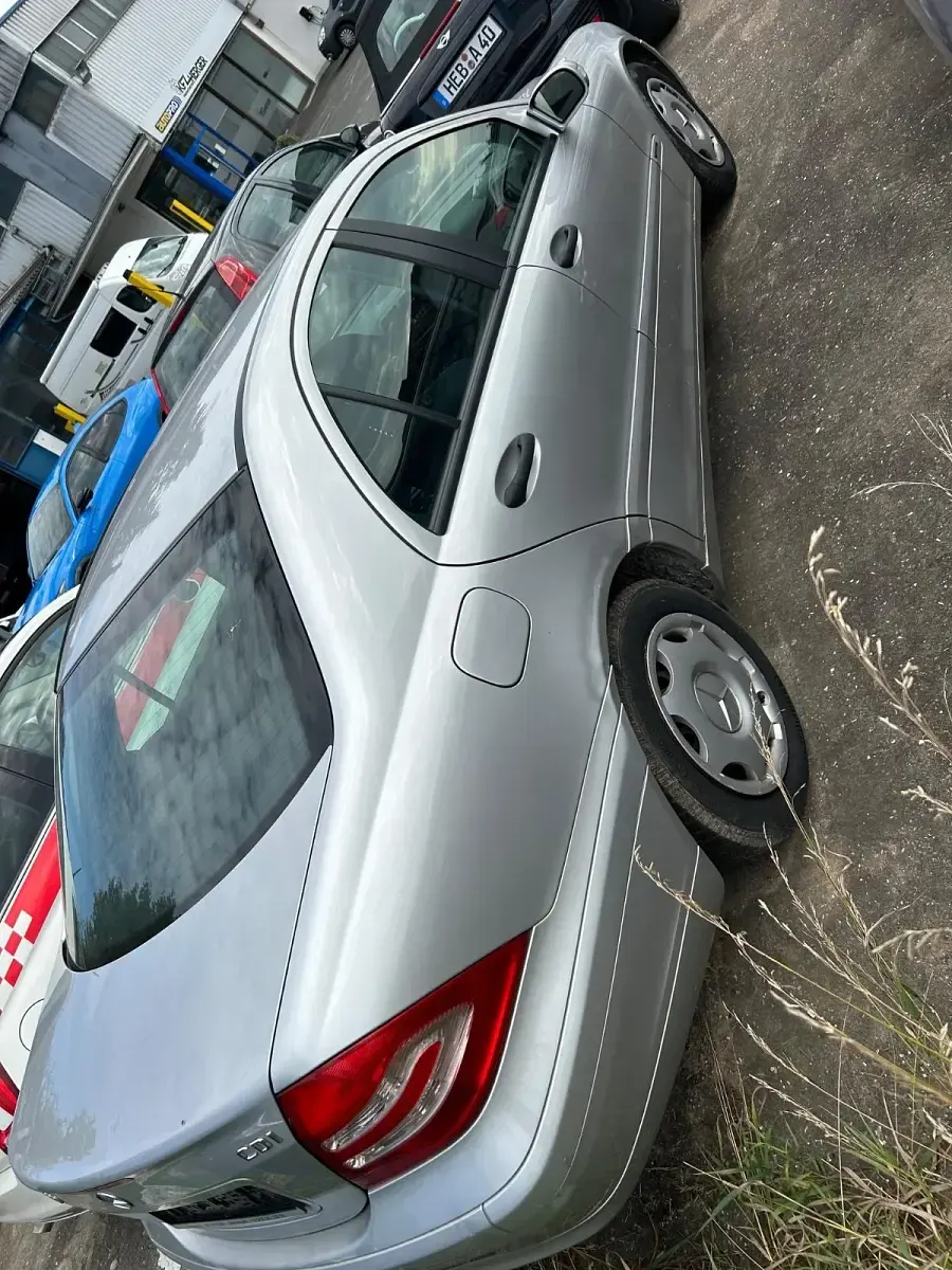 Gebraucht Mercedes C220 143 PS (105 kW) 2003 Silber Limousine