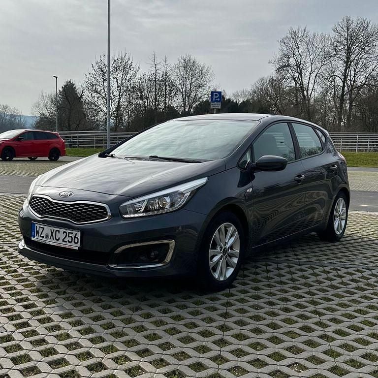 Gebraucht Kia Ceed 101 PS (74 kW) 2017 Blau Kleinwagen