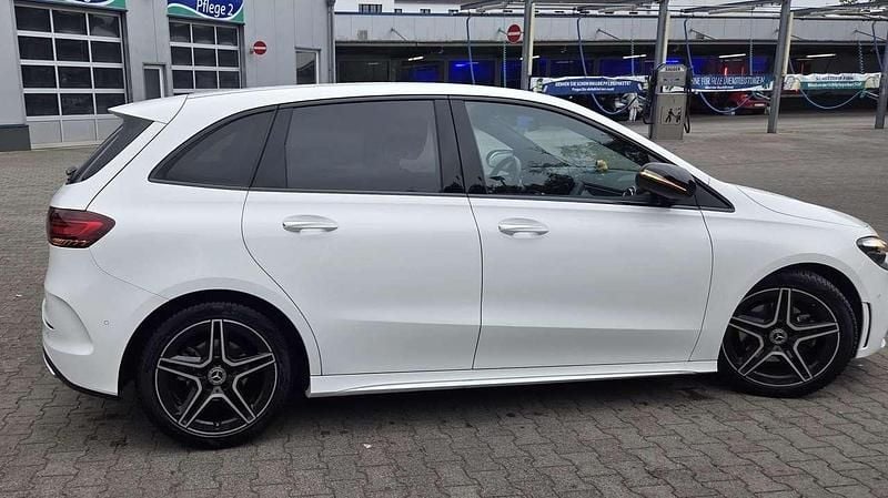 Weiß Gebraucht 2024 Mercedes B200 Advanced Plus Van / Kleinbus | 32.850 € (Etwas zu teuer) - Bild 1/4