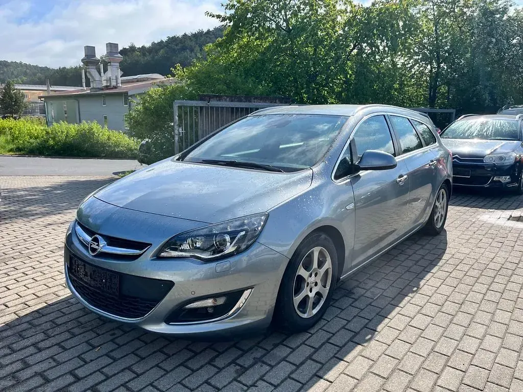 Usata Opel Astra Innovation 140 CV (102 kW) 2013 Argento Station wagon