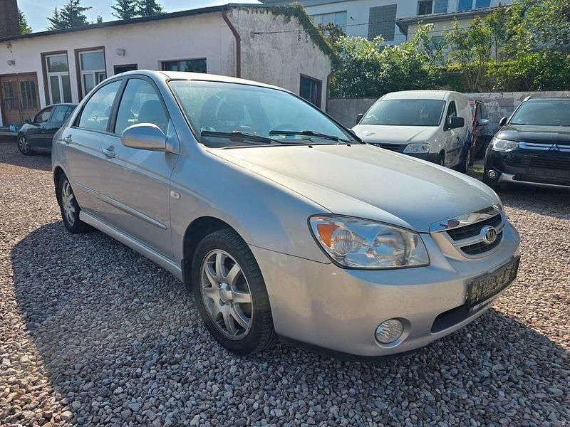 Silber Gebraucht 2006 Kia Cerato 2 Limousine | 1.699 € (Fairer Preis) - Bild 1/4