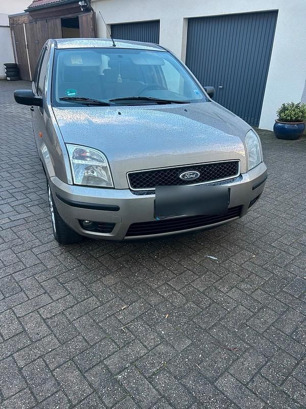 Grau Gebraucht 2003 Ford Fusion Kleinwagen | 1.690 € (Fairer Preis) - Bild 1/4