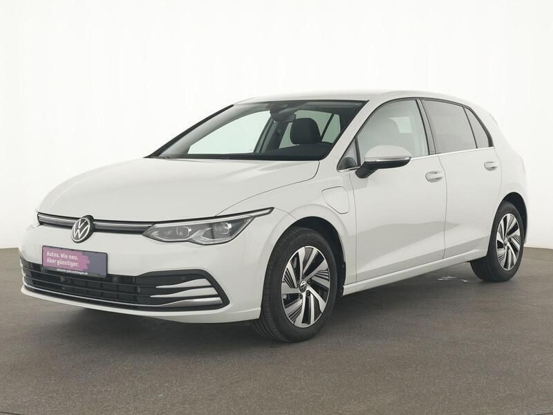 Weiß Gebraucht 2021 VW Golf VIII Style Limousine | 22.275 € (Guter Preis) - Bild 1/4