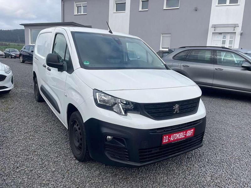 Gebraucht Peugeot Partner 99 PS (72 kW) 2019 Lack weiss Van / Kleinbus