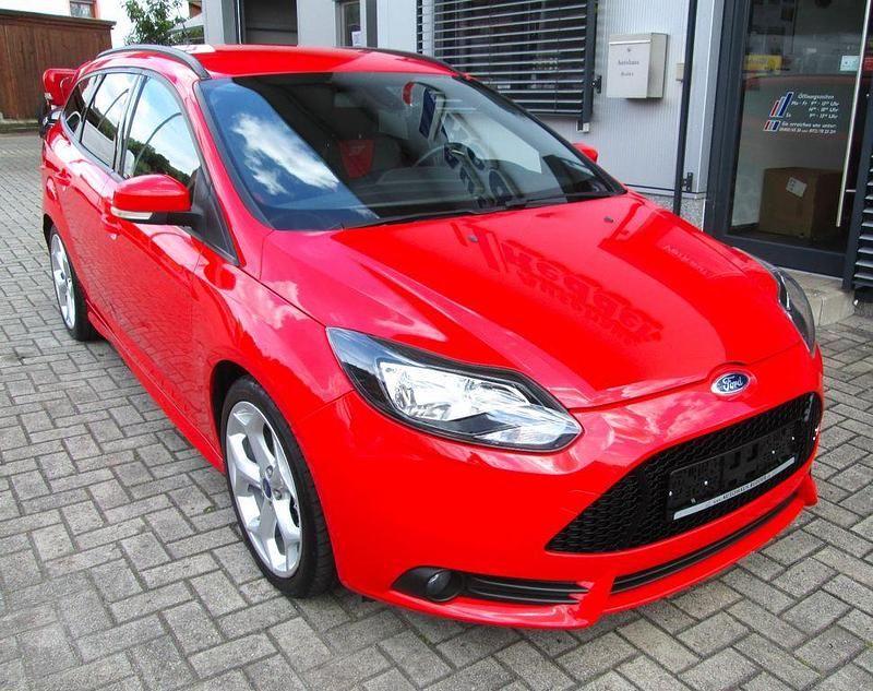 Gebraucht Ford Focus ST 250 PS (183 kW) 2014 Rot Limousine