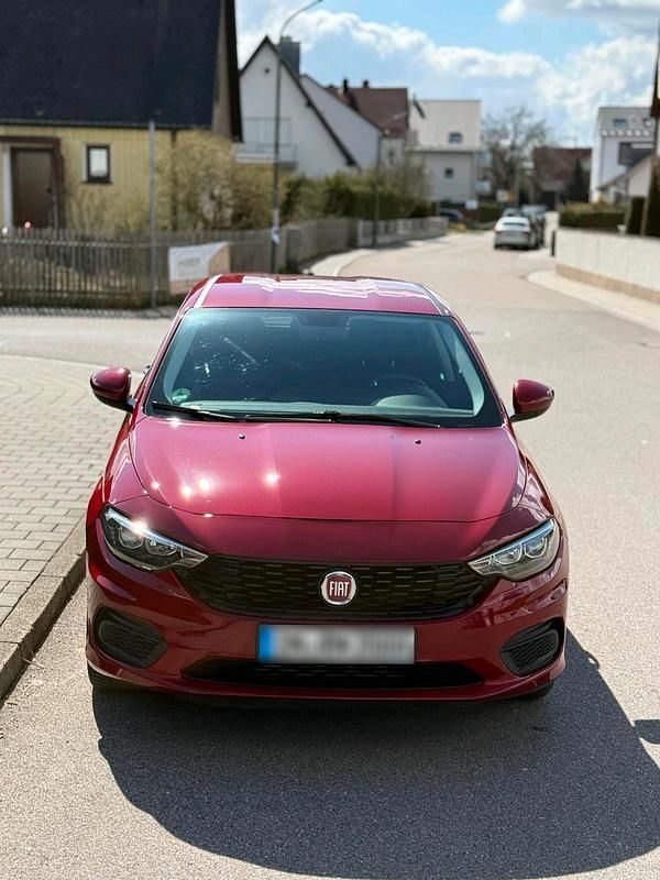 Gebraucht Fiat Tipo 120 PS (88 kW) 2017 Rot Limousine