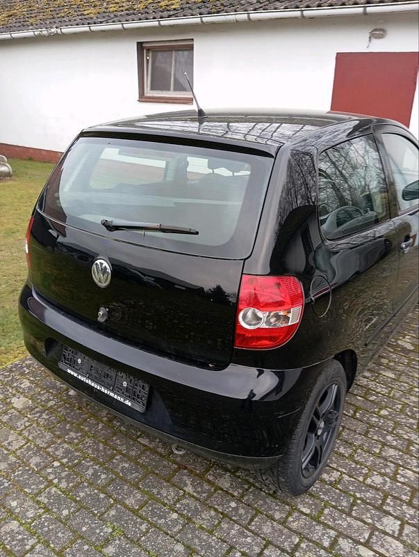 Gebraucht VW Fox 54 PS (39 kW) 2009 Schwarz Kleinwagen