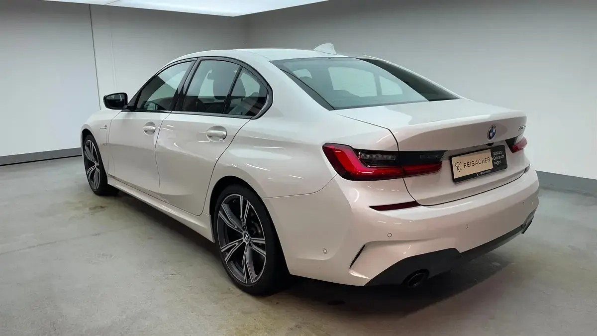 Gebraucht BMW 330e Efficient Dynamics 184 PS (135 kW) 2021 Mineralweiß metallic Limousine