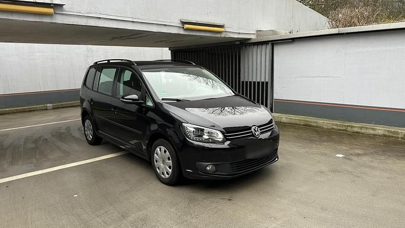 Gebraucht VW Touran 105 PS (77 kW) 2014 Schwarz Van / Kleinbus
