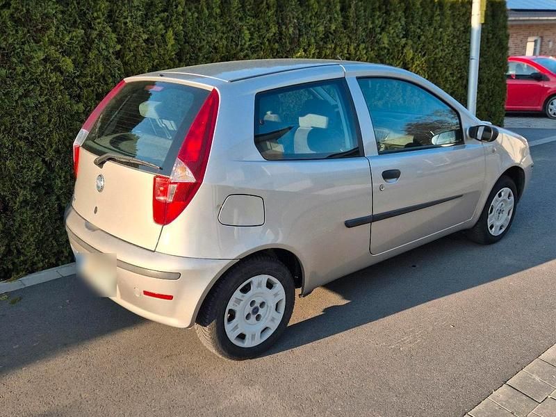 Gebraucht Fiat Punto 60 PS (44 kW) 2004 Silber Kleinwagen