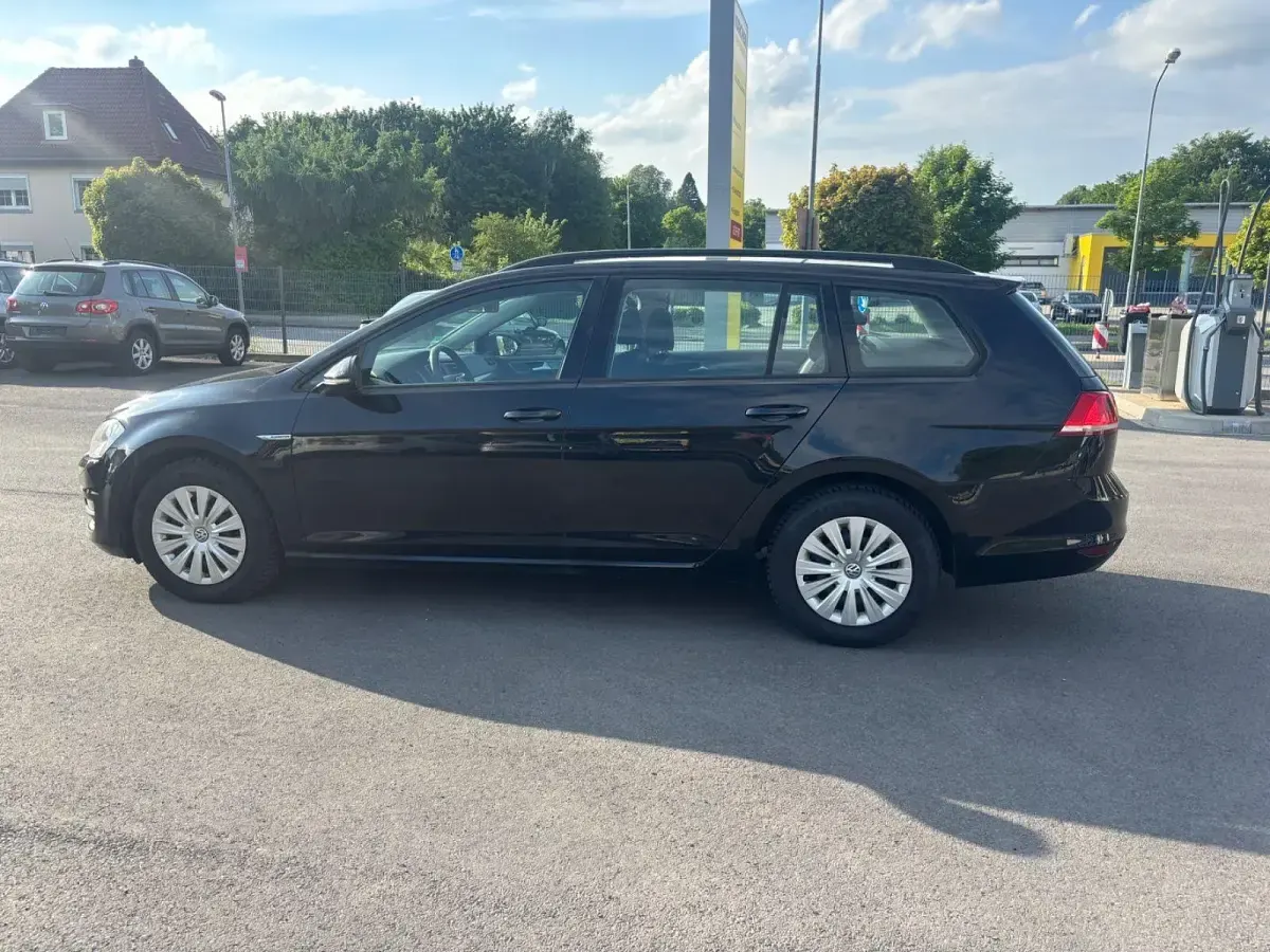 Gebraucht VW Golf VII Trendline 110 PS (80 kW) 2016 Schwarz Kombi