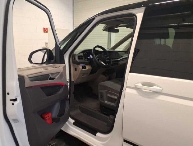 Gebraucht VW Multivan Life 204 PS (150 kW) 2024 Candyweiß Van