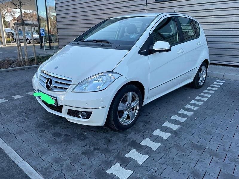 Weiß Gebraucht 2011 Mercedes A160 Elegance Van / Kleinbus | 4.600 € (Guter Preis) - Bild 1/4