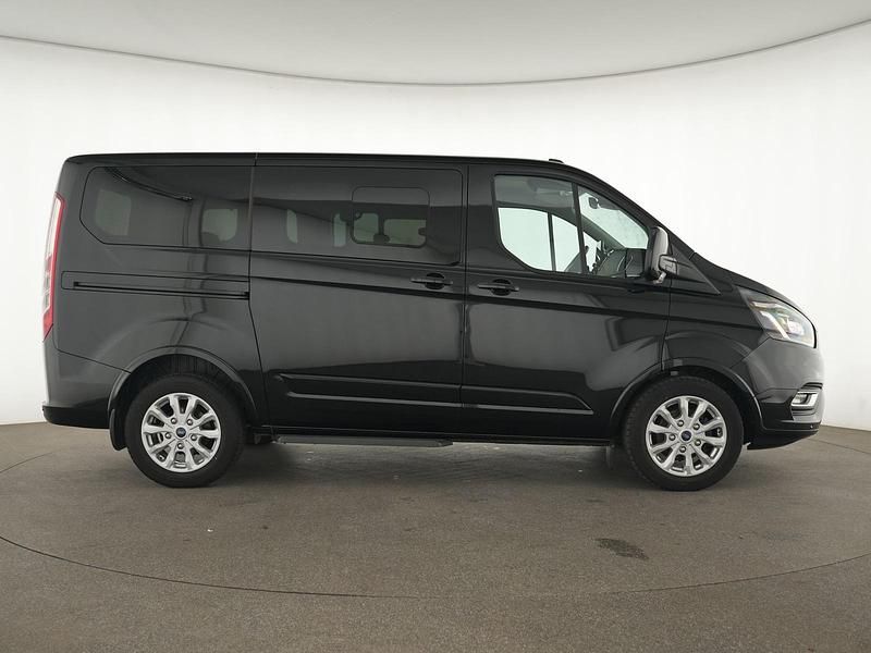 Gebraucht Ford Tourneo Titanium 131 PS (96 kW) 2021 Obsidian schwarz Van / Kleinbus