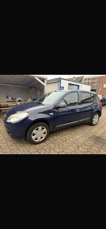 Blau Gebraucht 2011 Dacia Sandero Kleinwagen | 1.890 € - Bild 1/4