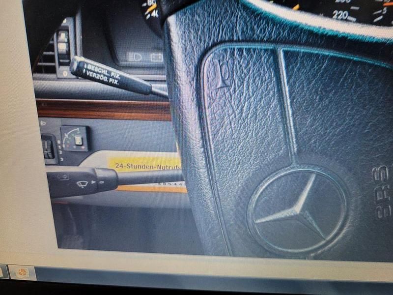 Gebraucht Mercedes 200 101 PS (74 kW) 1992 Grau Limousine