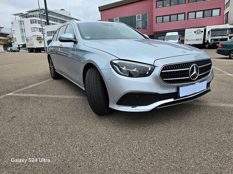 Silber Gebraucht 2021 Mercedes E220 Kombi | 26.200 € (Superpreis) - Bild 1/4
