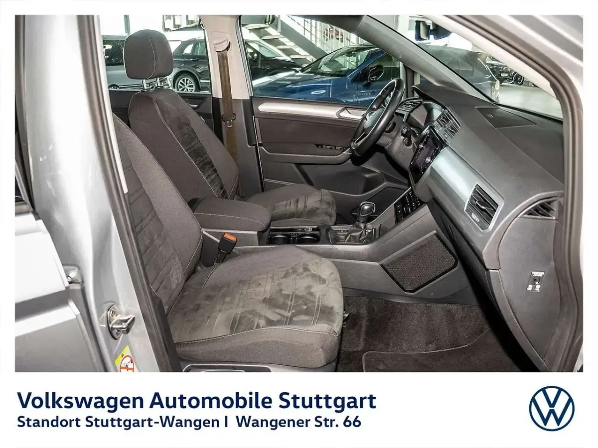 Gebraucht VW Touran Comfortline 150 PS (110 kW) 2023 Silber Van / Kleinbus