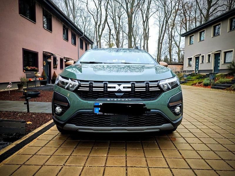 Grün Gebraucht 2024 Dacia Sandero Extreme Limousine | 14.900 € (Guter Preis) - Bild 1/4