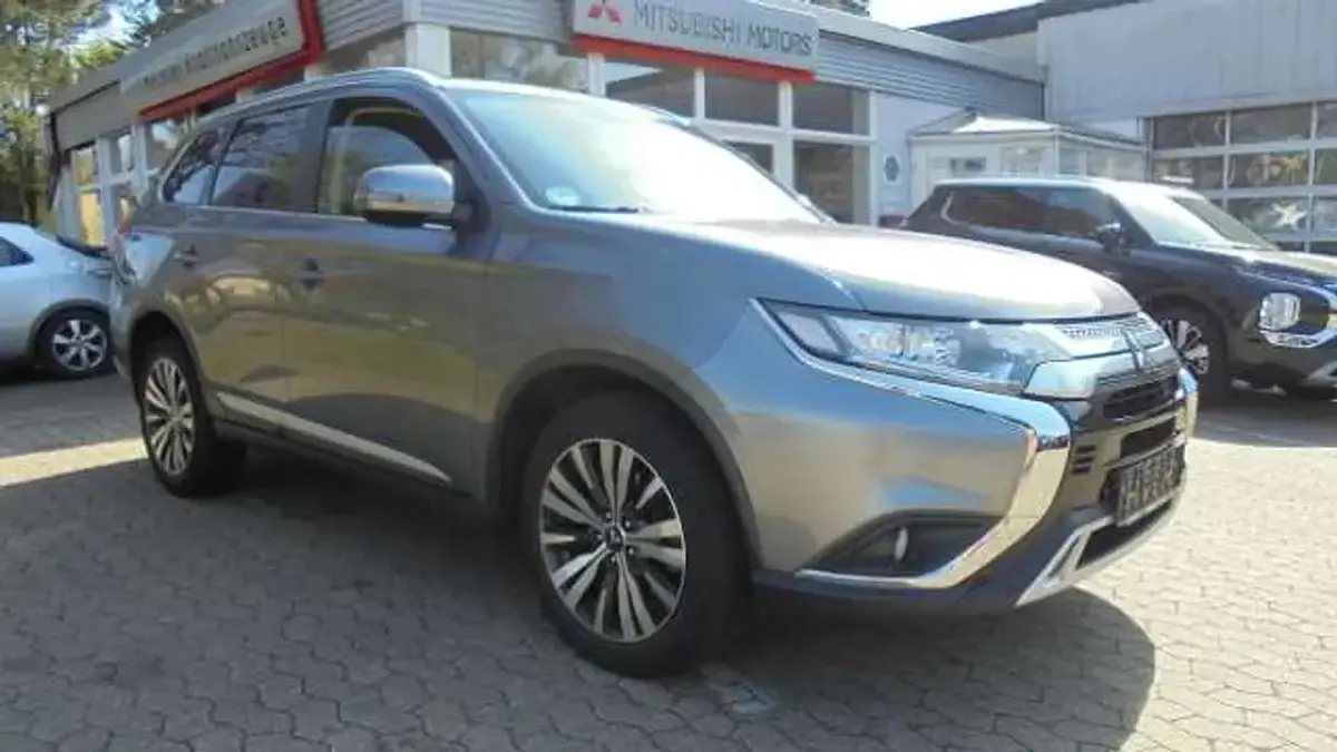 Begagnad Mitsubishi Outlander Active 150 HK (110 kW) 2019 Grå SUV