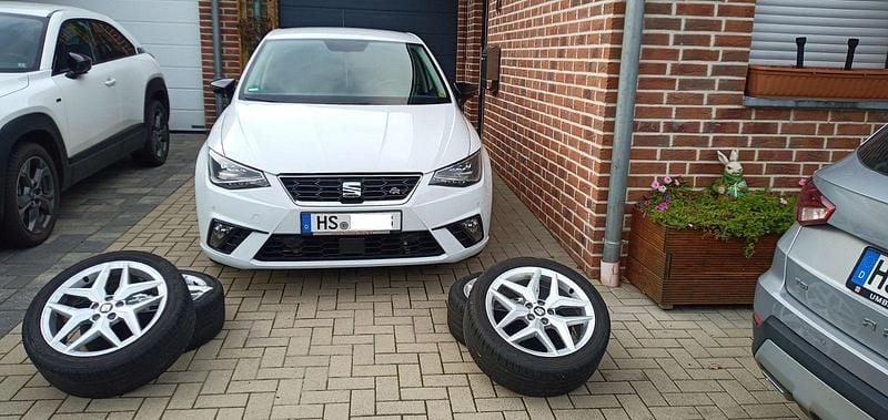 Weiß Gebraucht 2019 Seat Ibiza FR Kleinwagen | 10.400 € - Bild 1/4