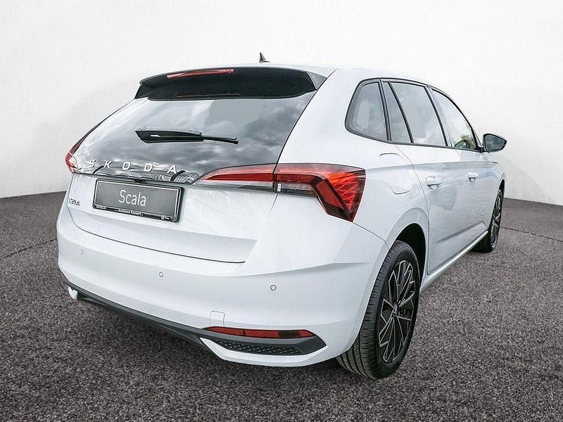 Neu Skoda Scala 150 PS (110 kW) 2025 Weiß Kleinwagen