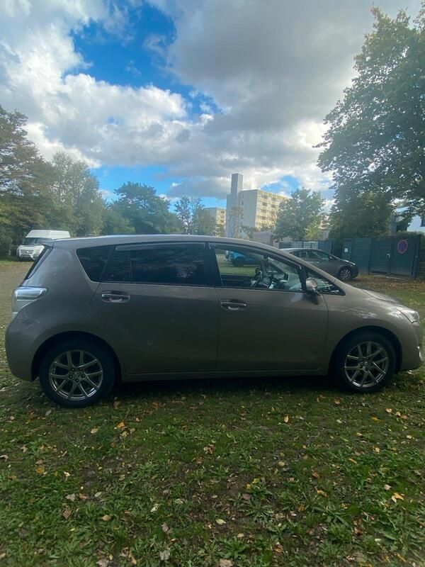 Beige Gebraucht 2014 Toyota Verso Van / Kleinbus | 12.000 € (Fairer Preis) - Bild 1/4