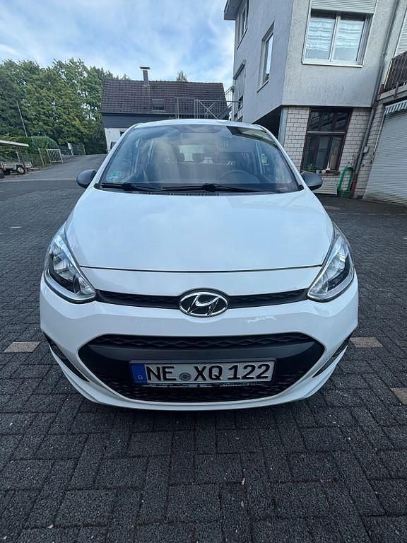 Weiß Gebraucht 2016 Hyundai i10 Kleinwagen | 8.999 € (Guter Preis) - Bild 1/4