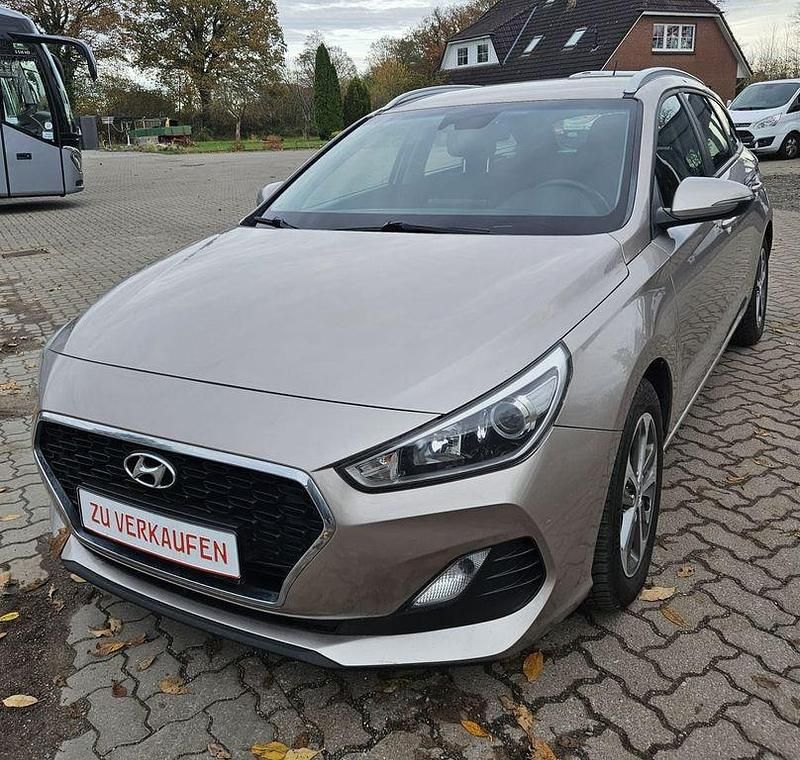 Grau Gebraucht 2020 Hyundai i30 Trend Kombi | 12.490 € (Guter Preis) - Bild 1/4