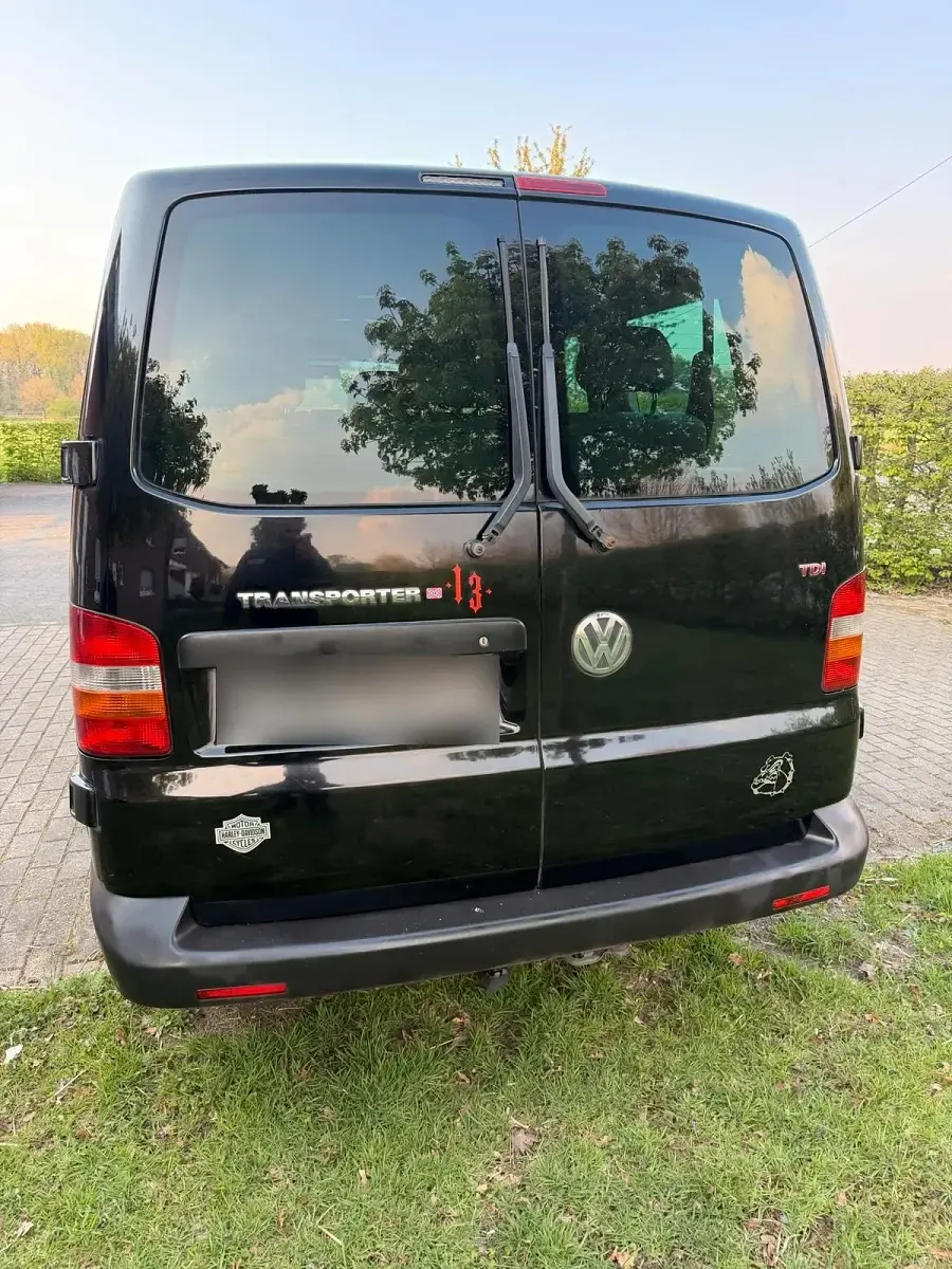 Second-hand VW Transporter 170 CP (125 kW) 2004 Negru Van