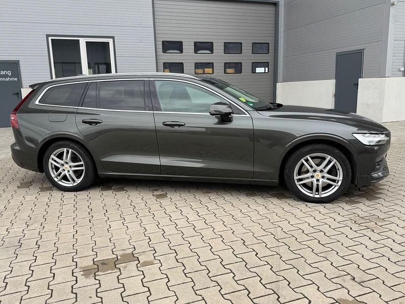 Gebraucht Volvo V60 190 PS (139 kW) 2019 Grau Kombi