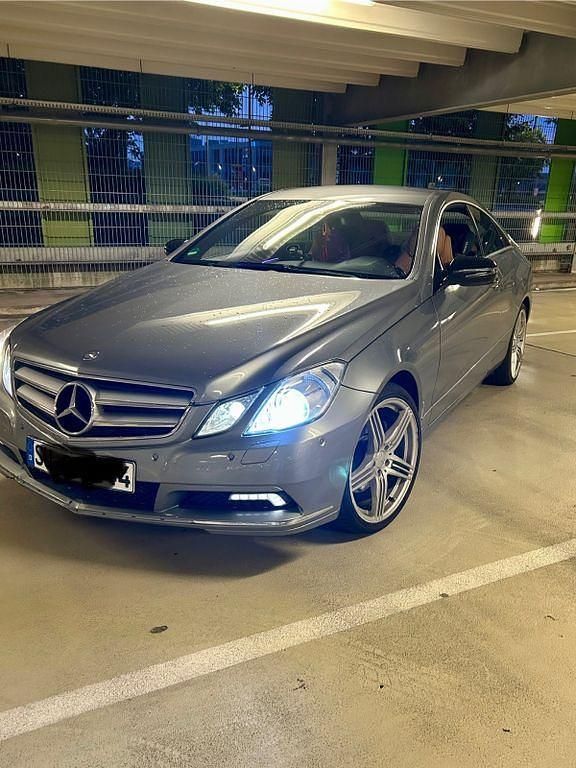 Grau Gebraucht 2009 Mercedes E350 Coupé | 9.999 € (Fairer Preis) - Bild 1/4