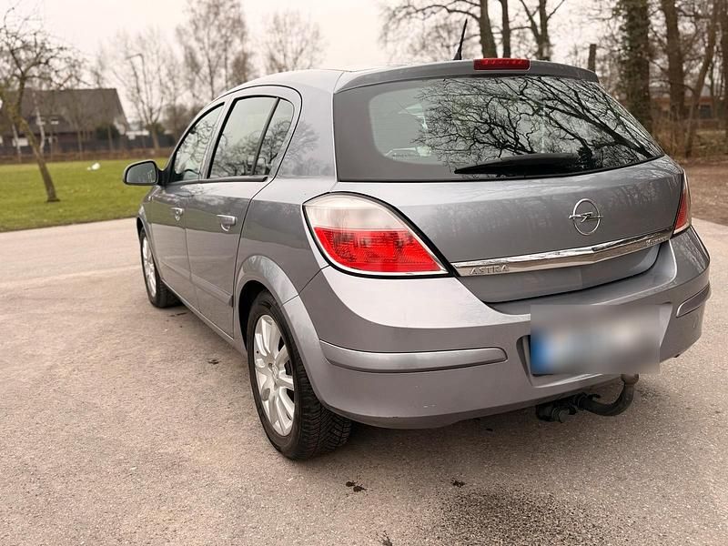 Gebraucht Opel Astra 105 PS (77 kW) 2008 Andere farben Kleinwagen