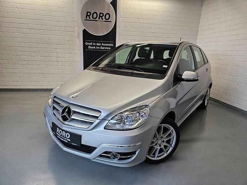 Silber Gebraucht 2011 Mercedes B180 Van / Kleinbus | 5.700 € (Guter Preis) - Bild 1/4