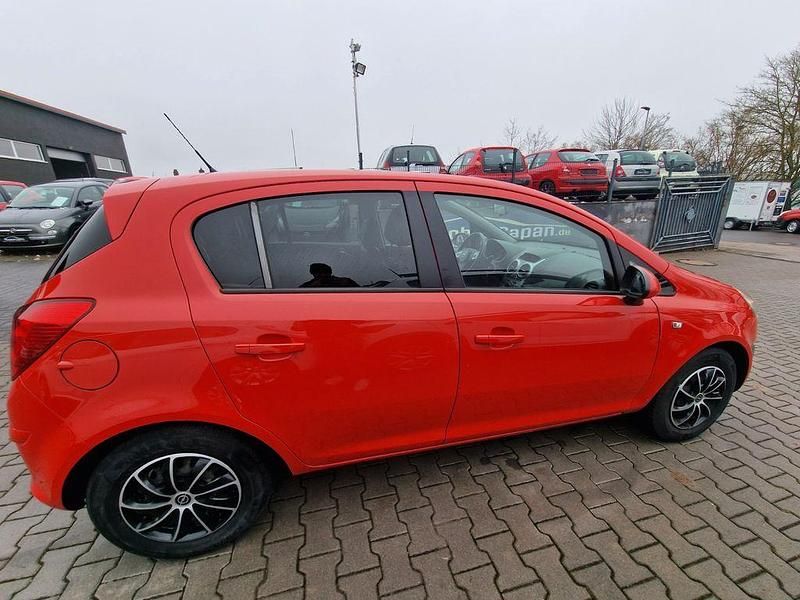 Gebraucht Opel Corsa 69 PS (50 kW) 2012 Rot Limousine