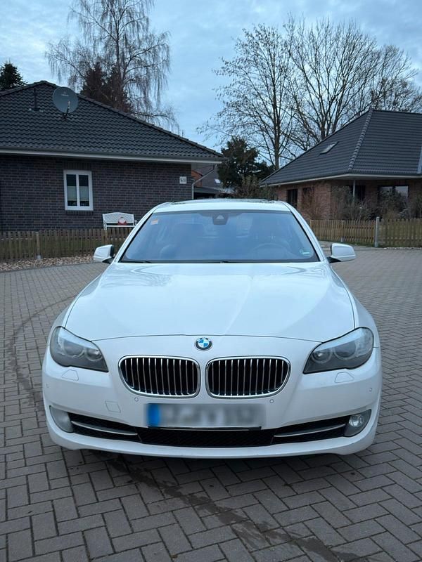 Gebraucht BMW 520 184 PS (135 kW) 2012 Weiß Limousine