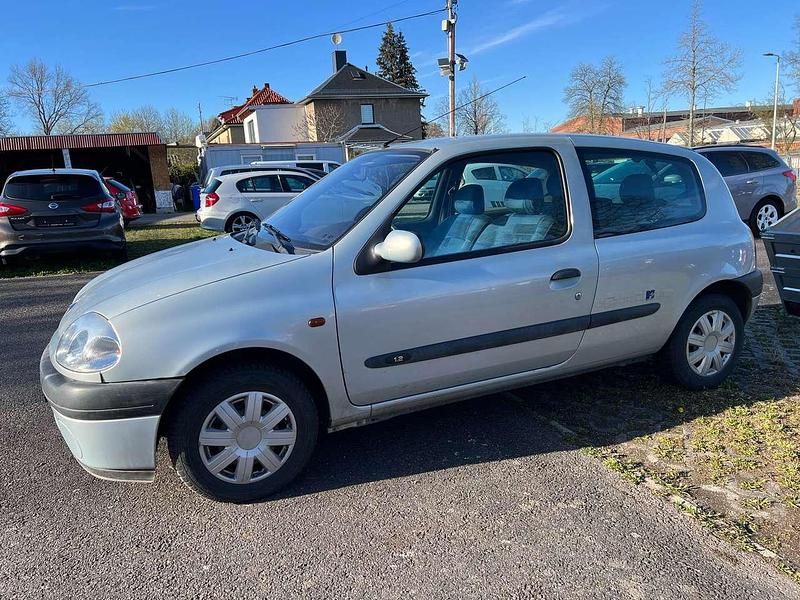 Gebraucht Renault Clio II 58 PS (42 kW) 2000 Grau Kleinwagen