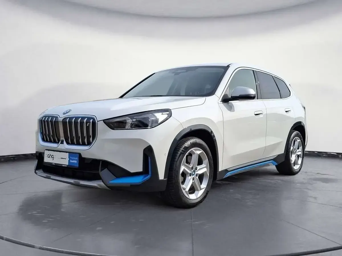Gebraucht BMW iX1 Performance 230 kW (313 PS) 2023 Alpinweiß SUV