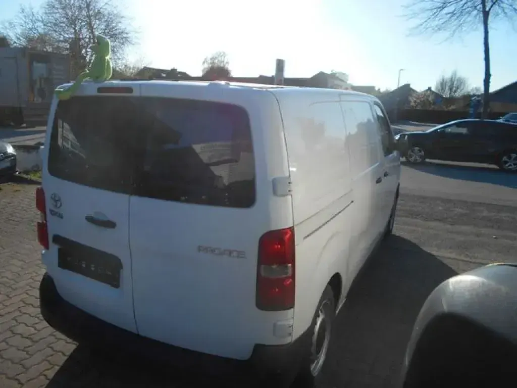 Gebraucht Toyota Proace 116 PS (85 kW) 2019 Weiss Van / Kleinbus