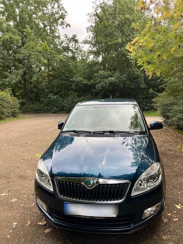 Blau Gebraucht 2012 Skoda Fabia Limousine | 2.990 € (Fairer Preis) - Bild 1/4