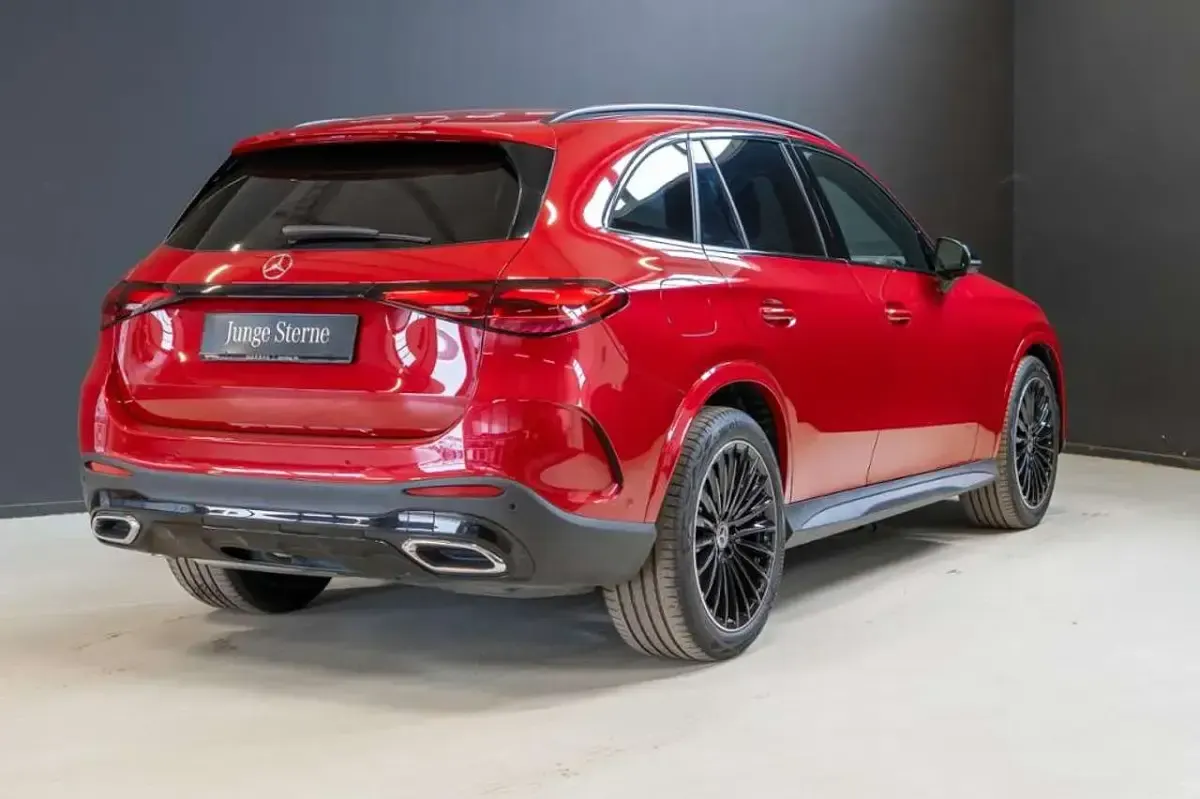 Gebraucht Mercedes GLC300 AMG 269 PS (197 kW) 2025 Manufaktur patagonienrot metal SUV