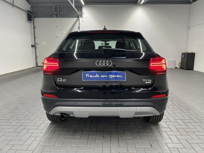 Gebraucht Audi Q2 Comfort 116 PS (85 kW) 2017 Brillantschwarz (brillantschwarz SUV