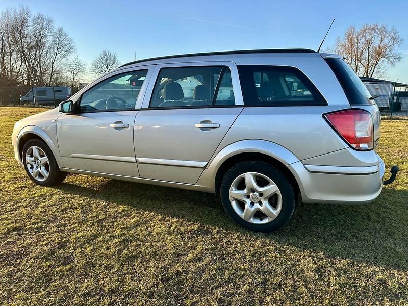 Gebraucht Opel Astra Catch Me 101 PS (74 kW) 2007 Silber Kombi